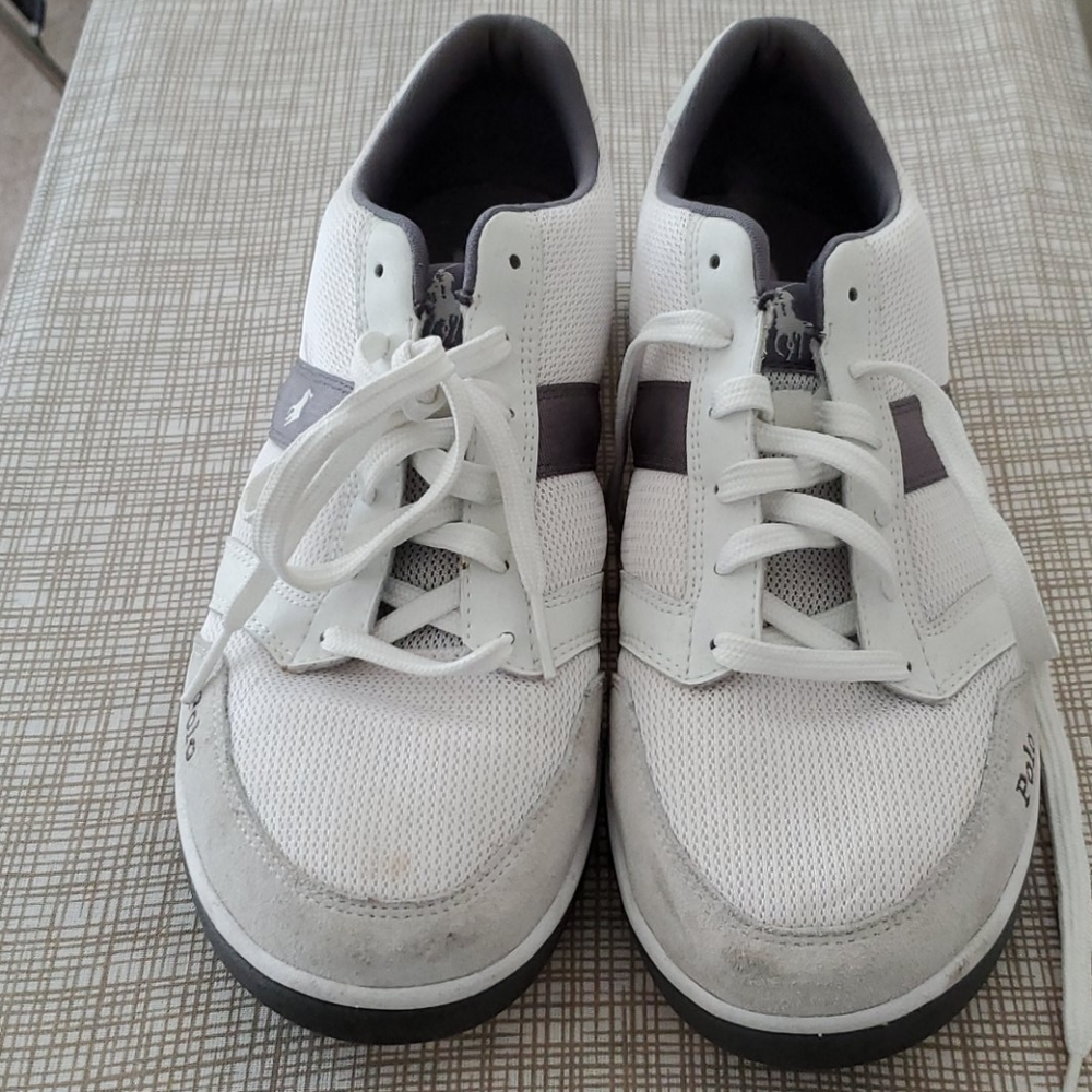 Polo shies
